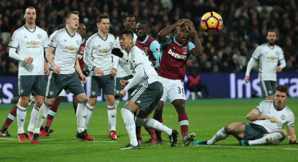 Michail Antonio berada di antara pemain MU (Foto: Squawka)