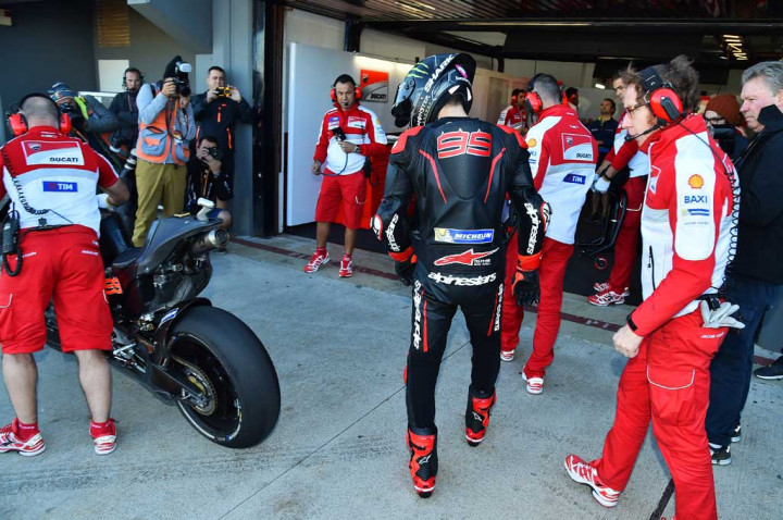 Grip Ban Belakang Ducati Wajib Sempurna, Jika Ingin Lorenzo Menang