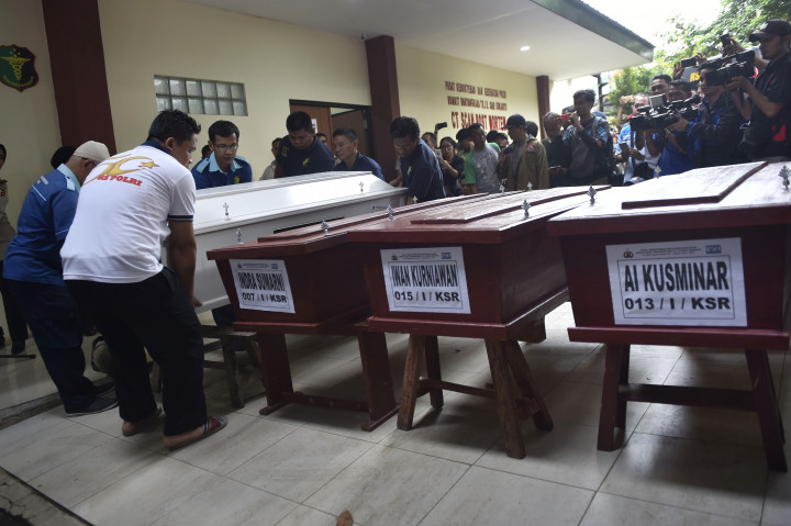 Lima Jenazah Korban KM Zahro Diserahkan kepada Keluarga