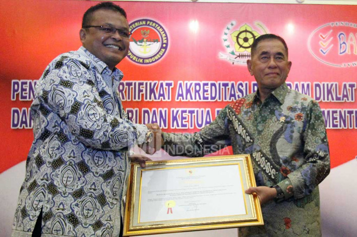 Badiklat Kemhan Terima Sertifikat Akreditasi