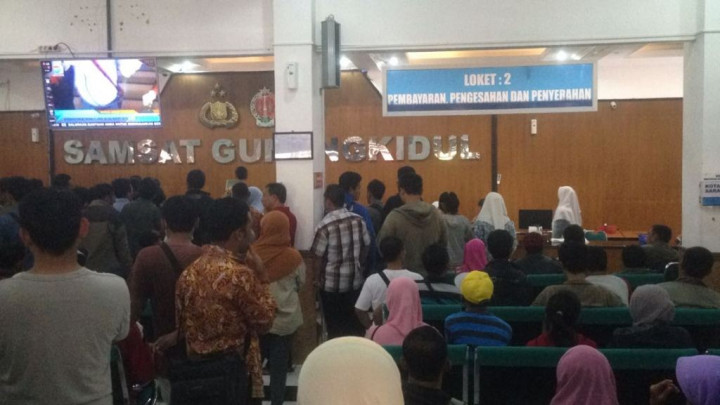 Samsat Diserbu, Warga Enggan Kena Tarif Baru Pajak Kendaraan