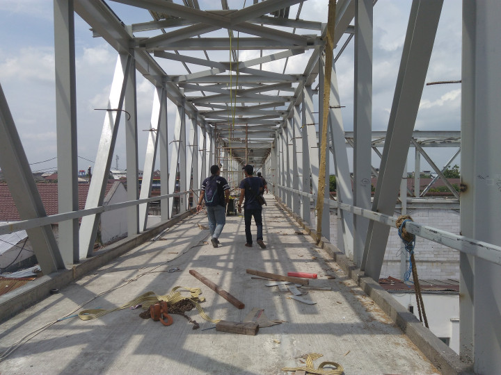 <i>Skybridge</i> yang Ditangani PT KAI Baru Rampung 80 Persen