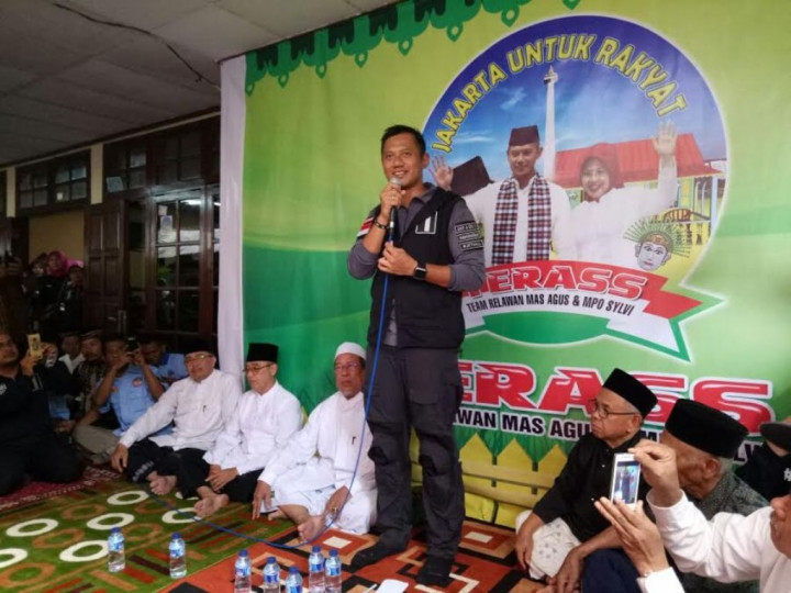 Warga Sukabumi Selatan Keluhkan Lahan Kuburan kepada Agus
