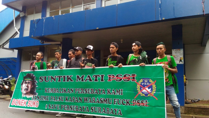 Ratusan Bonek Mulai Menempati GOR Pajajaran Bandung