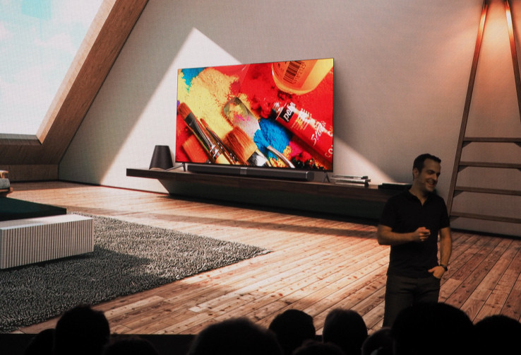 Hugo Barra saat memperkenalkan Mi TV 4 (foto: TechCrunch)