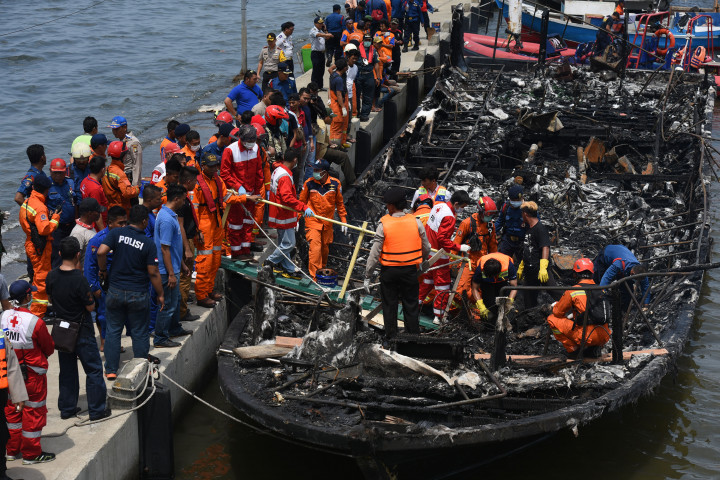 Oper Penumpang Kapal Lazim di Pelabuhan Muara Angke