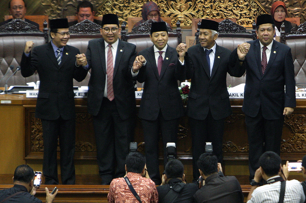 Ketua DPR Setya Novanto bersama empat pimpinan DPR lainnya, yaitu Taufik Kurniawan, Fadli Zon, Agus Hermanto, dan Fahri Hamzah -- MI/Susanto