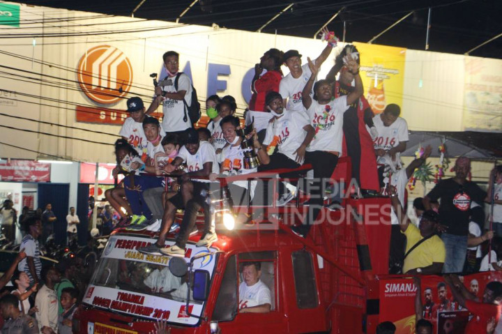 Juara TSC 2016, Persipura Diarak Keliling Kota