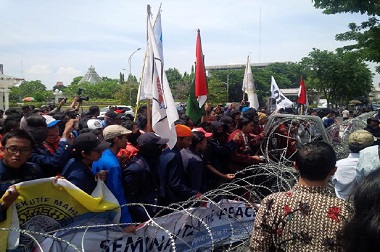 Mahasiswa Aceh dan Surabaya Kritik Kebijakan Pemerintah