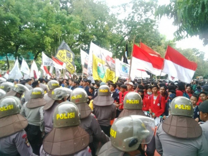BEM SI yang Berorasi di Medan Merdeka Barat Membubarkan Diri