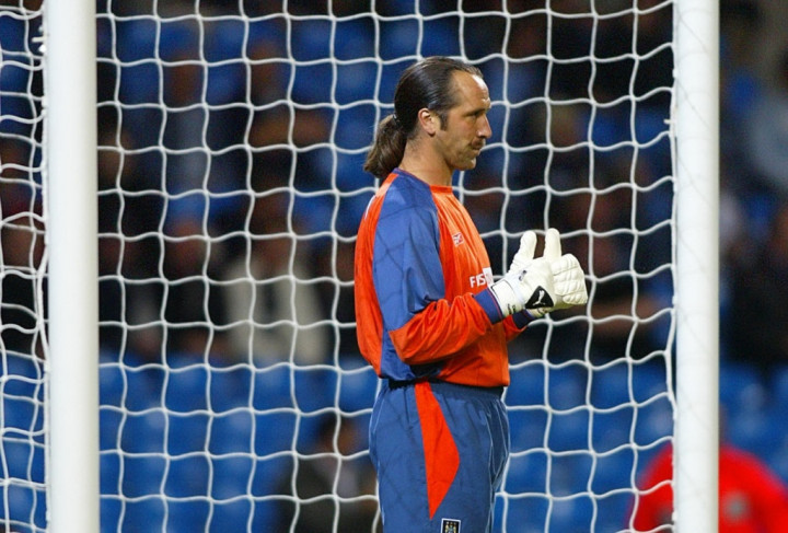 2004: Kiper Legendaris Inggris & Arsenal Pensiun