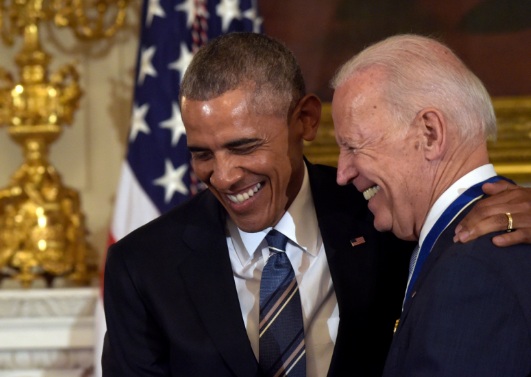 Obama Sematkan Penghargaan untuk Joe Biden
