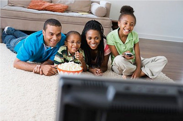 Manfaat Menemani Anak Menonton Televisi