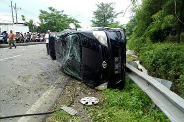 Kondisi Jalan di TKP Kecelakaan di Pasuruan Menurun dan Licin