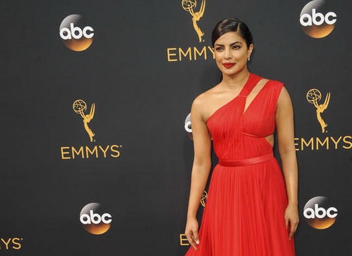 Kecelakaan saat Syuting, Priyanka Chopra Dibawa ke Rumah Sakit