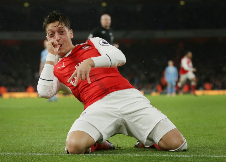 Mesut Oezil Sabet Penghargaan Pemain Terbaik Jerman 2016