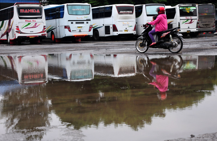 Terminal Tegal Sepi, Pengasong Mengeluh