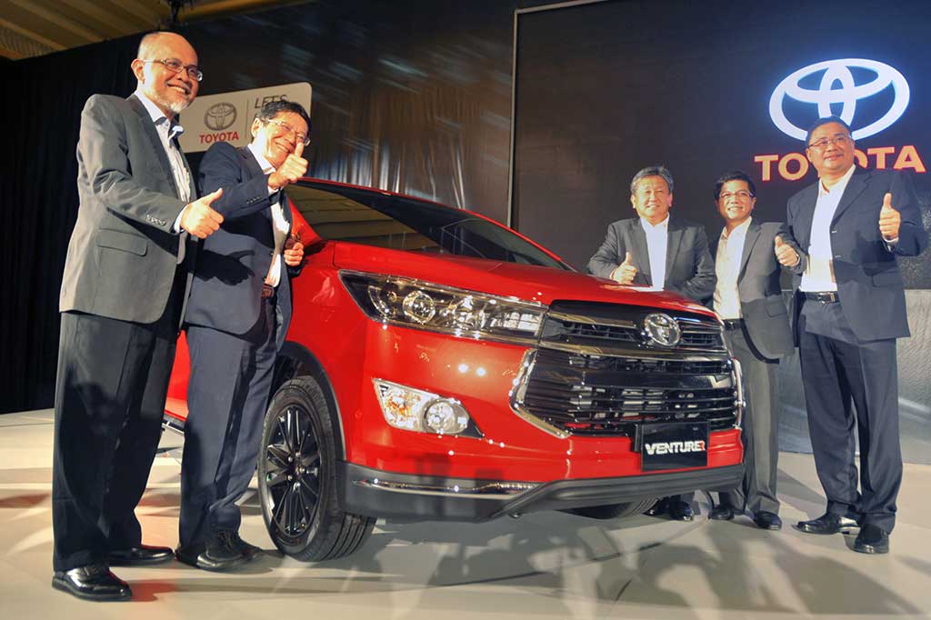 Toyota Luncurkan Innova Venturer dan New Corolla Altis