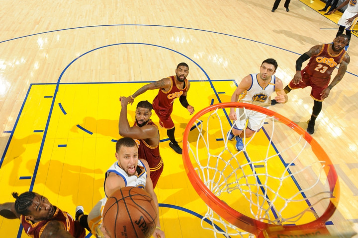 Warriors Menang Telak atas Cavaliers