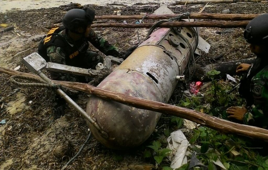 Benda mirip torpedo yang ditemukan Tim WFQR IV di perairan Bintan, Kepulauan Riau, Selasa (17/1/2017). Foto-foto: Istimewa