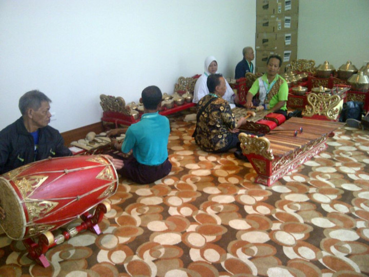 Seniman Sepuh Yogyakarta Pentaskan Wayang di Timur Tengah