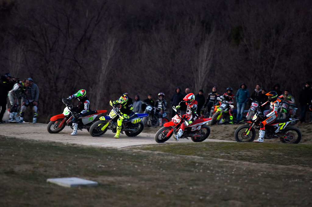 Valentino Rossi batal menggelar 100 KM Champions gara-gara Ranch-nya tertutus es. @ValeYellow46