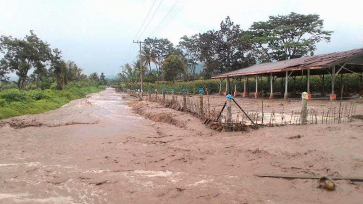 Lahar Hujan Sinabung Sapu Tiga Rumah di Desa Sukatendel