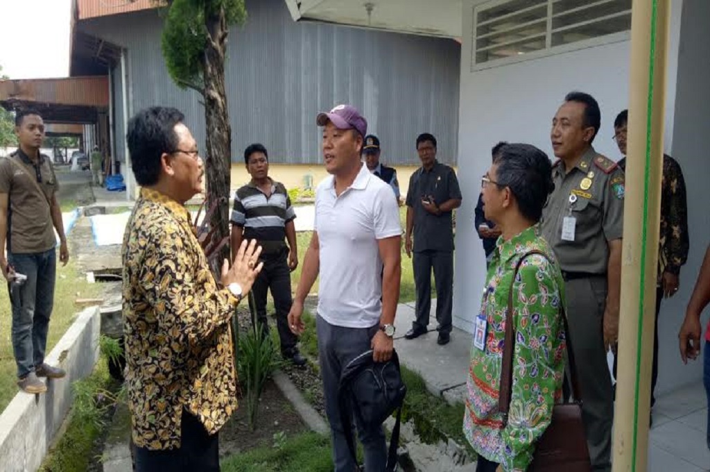 Petugas imigrasi mengecek tenaga kerja asing di Jombang, MTVN - Nurul Hidayat