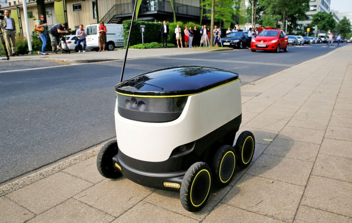 Amerika Serikat Antar Makanan Pakai Robot