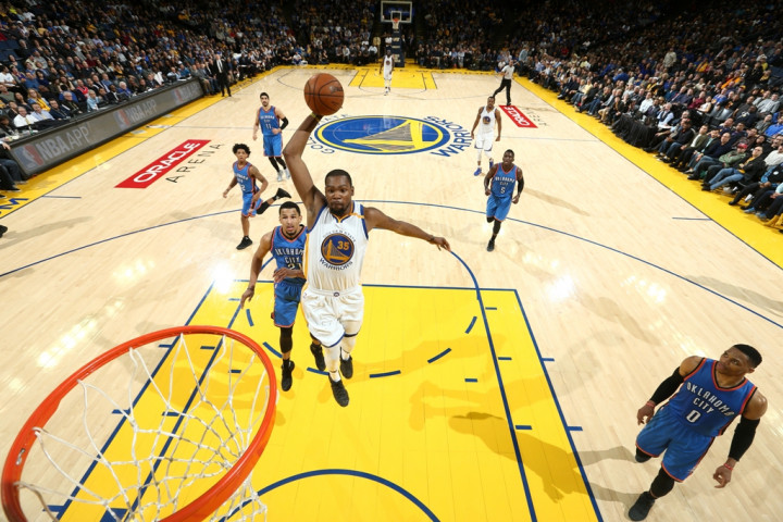 Kevin Durant Bawa Warriors Gasak Thunder