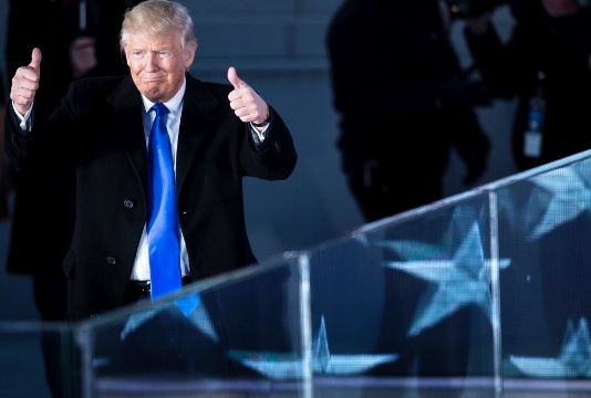 Usai Dilantik, Trump Segera Teken Sejumlah Perjanjian