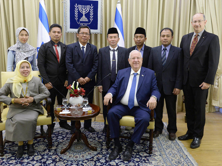 Indonesian Muslim Delegation Meets With Israeli President