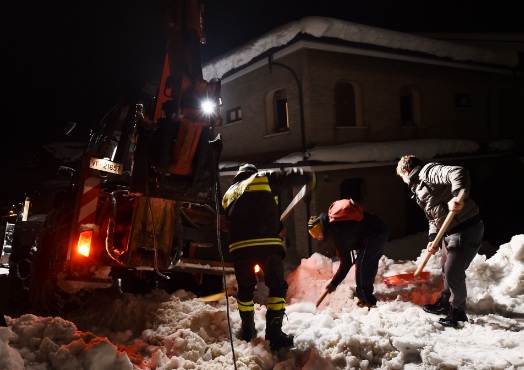 Pascagempa Italia, Puluhan Orang Diduga Tertimbun Longsor Salju