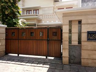 Emirsyah Dikenal Royal Kepada Warga