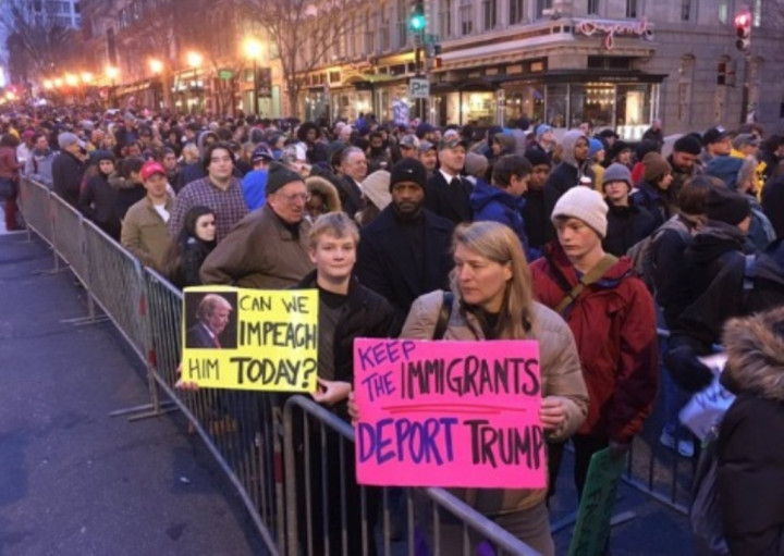 Pengunjuk Rasa Ganggu Persiapan Inagurasi Donald Trump