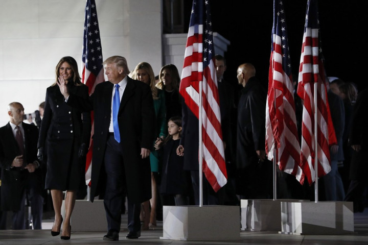 Injil Milik Abraham Lincoln Digunakan dalam Pengambilan Sumpah Trump