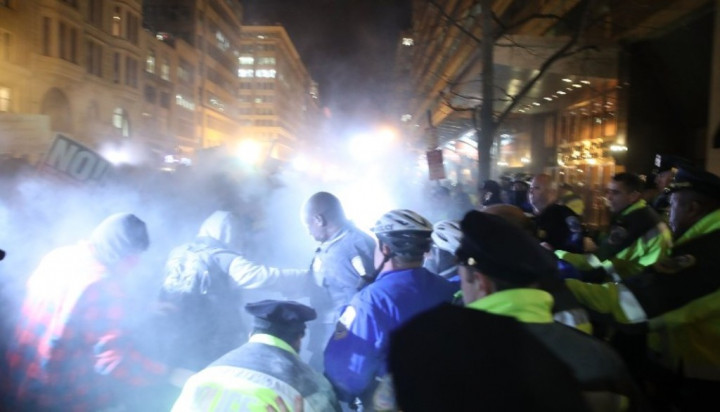 Polisi Terluka, 95 Orang Ditangkap dalam Rusuh Inaugurasi Trump