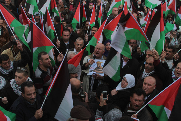 Warga Palestina Unjuk Rasa Menolak Trump