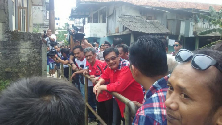 Warga Lebak Bulus Curhat ke Djarot soal Gorong-Gorong Sempit