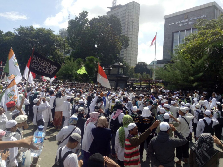 Massa bakal Bertahan Sampai Pemeriksaan Rizieq Selesai