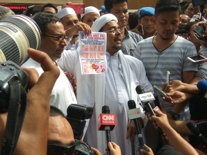Dicecar 23 Pertanyaan, Rizieq Permasalahkan <i>Rectoverso</i> Mirip Palu Arit