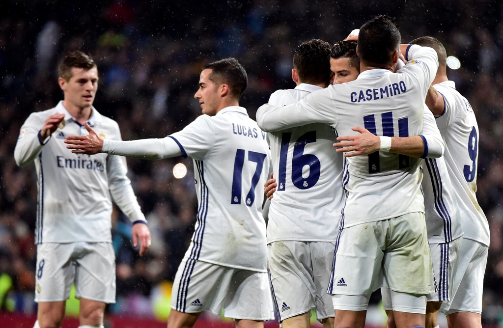 Pemain Real Madrid merayakan gol ke gawang Sociedad (Foto: GERARD JULIEN / AFP)