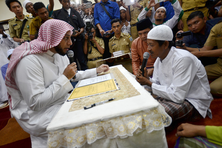 Ratusan Warga Suku Anak Dalam Masuk Islam