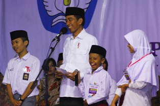 Presiden Bagikan 1.067 KIP di Boyolali