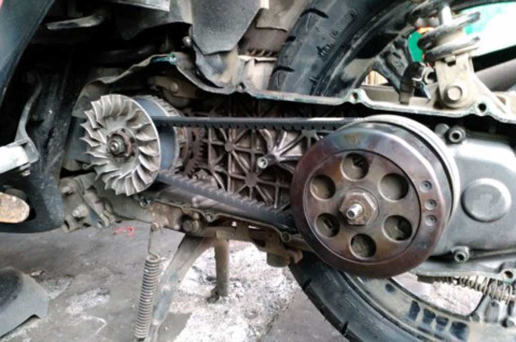 Cek berkala CVT cegah motor matic bergetar. MTVN/M. Bagus Rachmanto