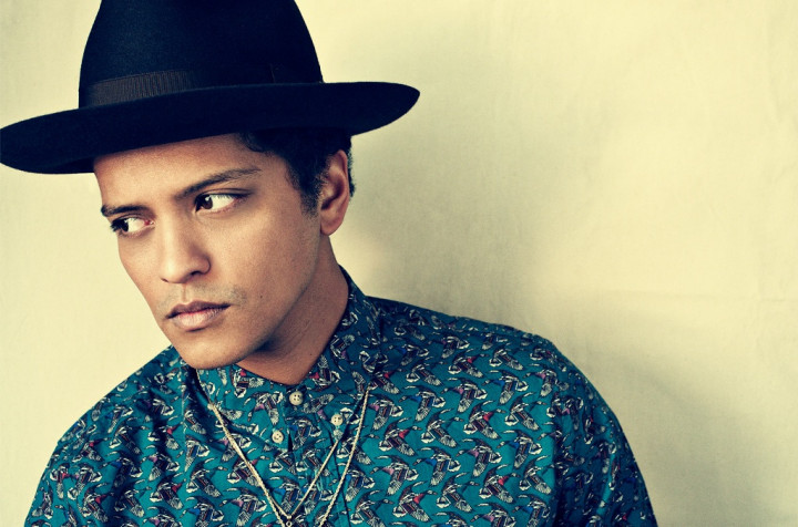 Bruno Mars Tak Bisa Lepas dari Mendiang Ibunda