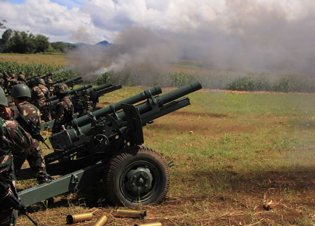 Militer Filipina dengan perlengkapan persenjataannya (Foto: AFP).