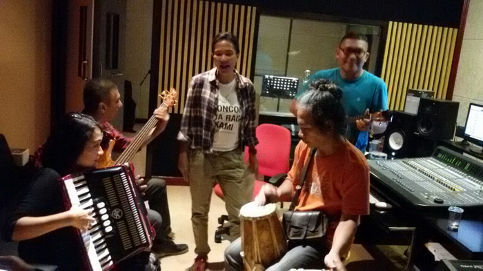 Oppie Andaresta Ciptakan Lagu untuk Dukung Ahok