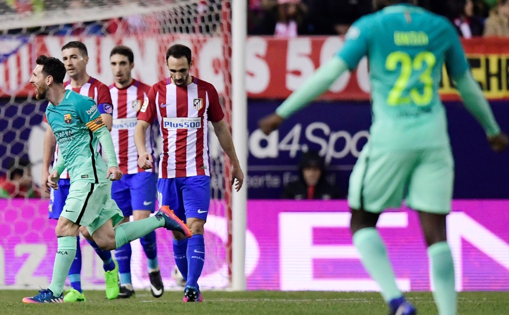 Gol Lionel Messi meruntuhkan para pemain Atletico Madrid (Foto: AFP)