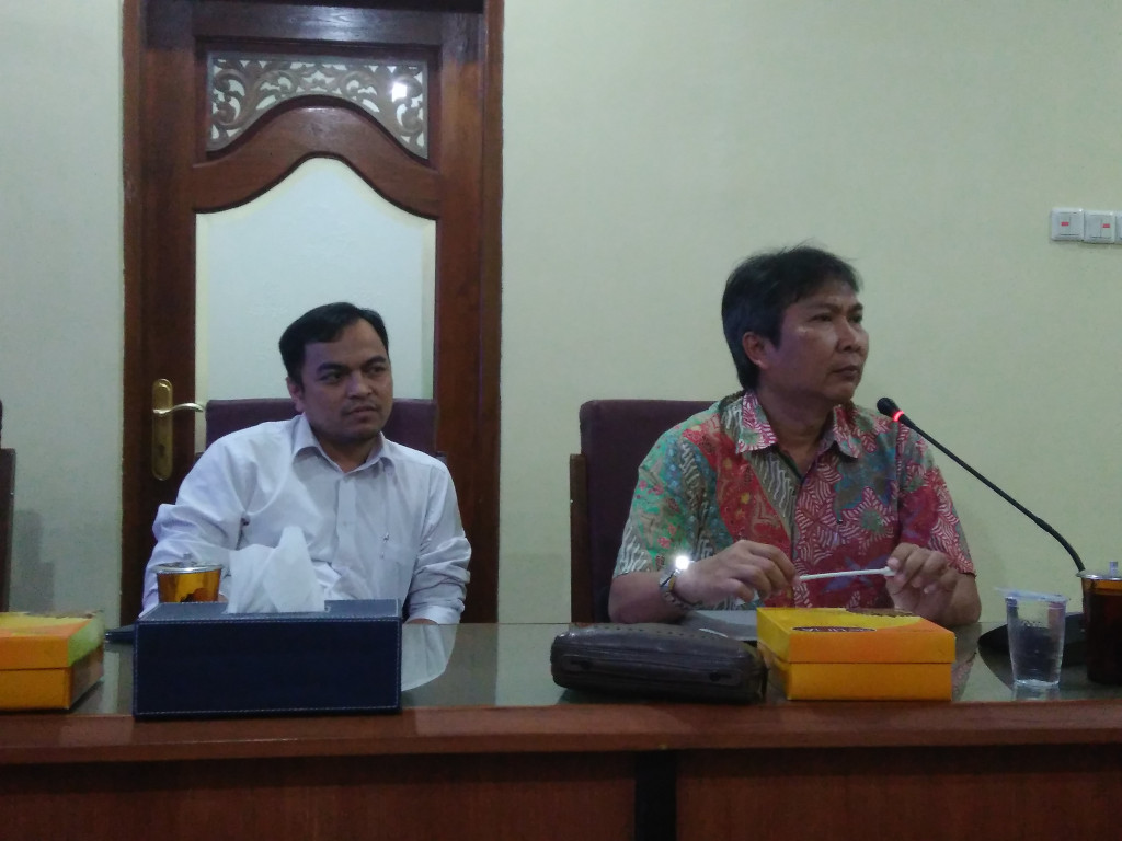 Erlan Suherlan (kanan) saat menghadiri rapat koordinasi dengan Pemkot Solo di Balai Kota, Kamis, 2 Februari 2017. (Metrotvnews.com/Pythag Kurniati)